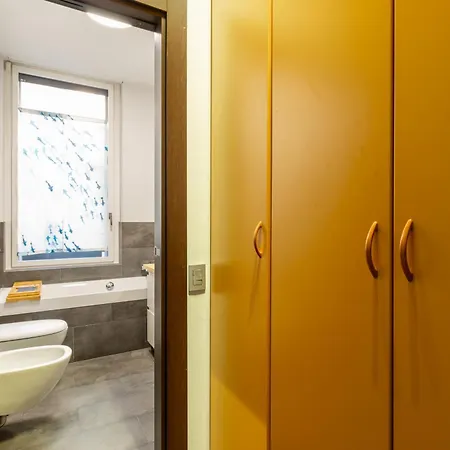 Cairoli E Garage Apartment