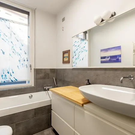 Cairoli E Garage Apartment