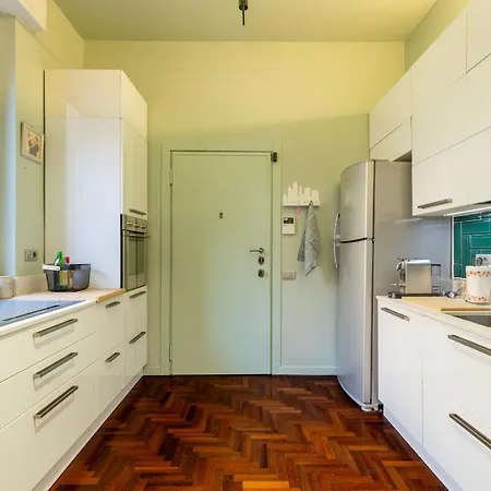 Cairoli E Garage Apartment