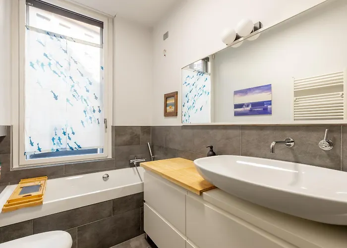 Cairoli E Garage Apartament