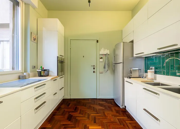 Cairoli E Garage Apartament